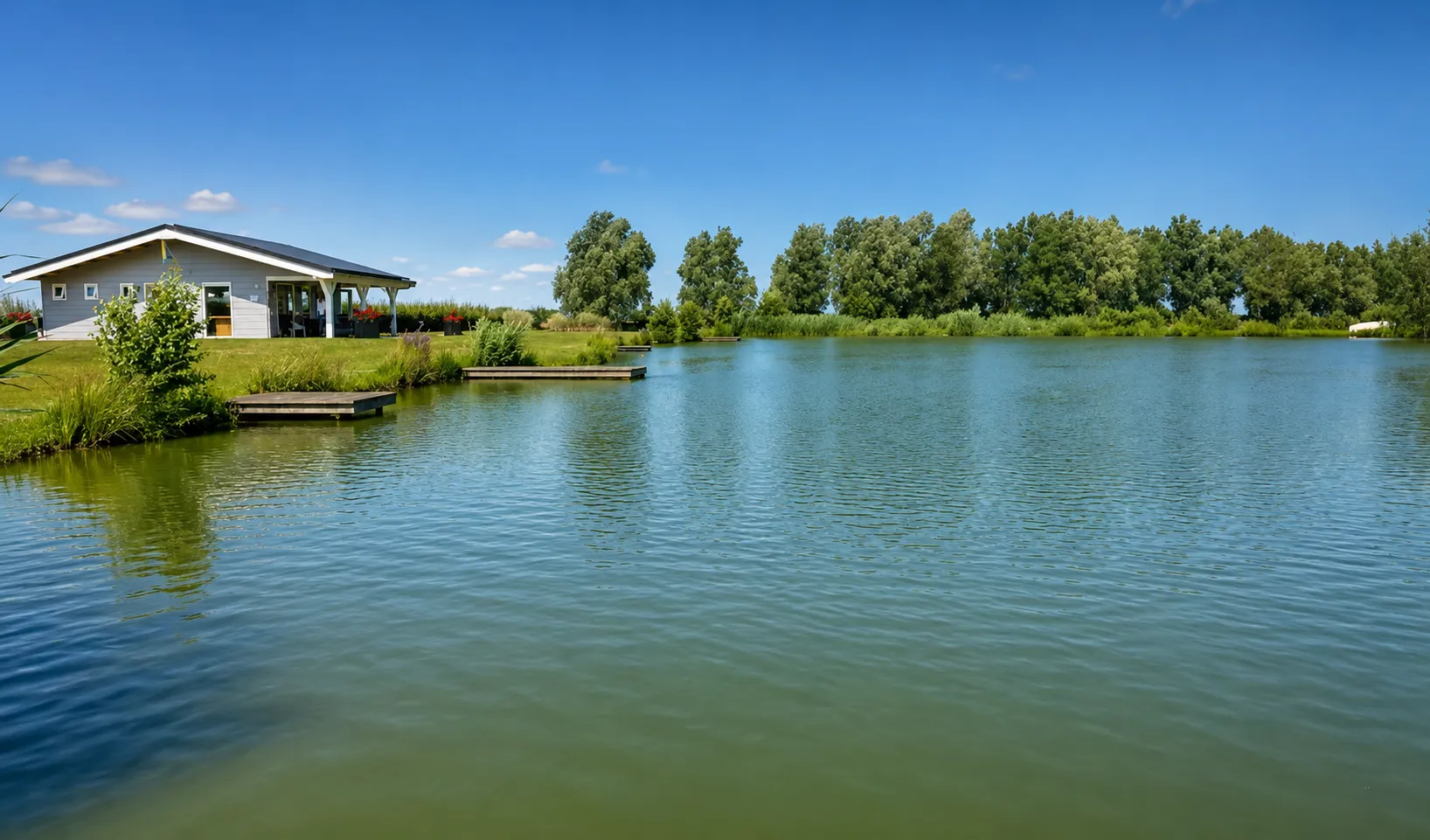 Uitzicht over de witvisplas bij Het Broek in Gendt